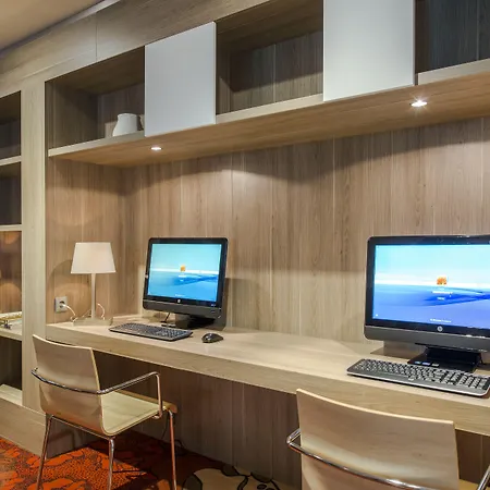 Отель Express - Parliament By Ihg