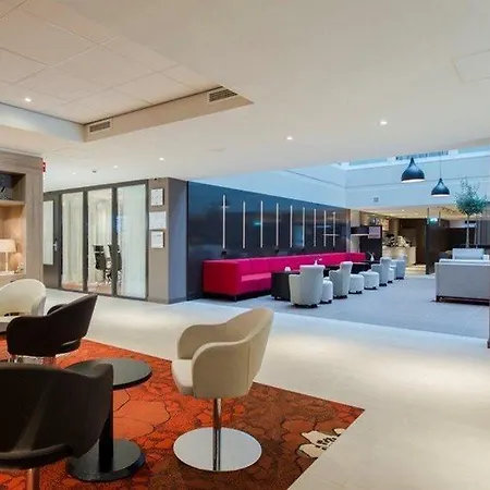 Отель Express - Parliament By Ihg